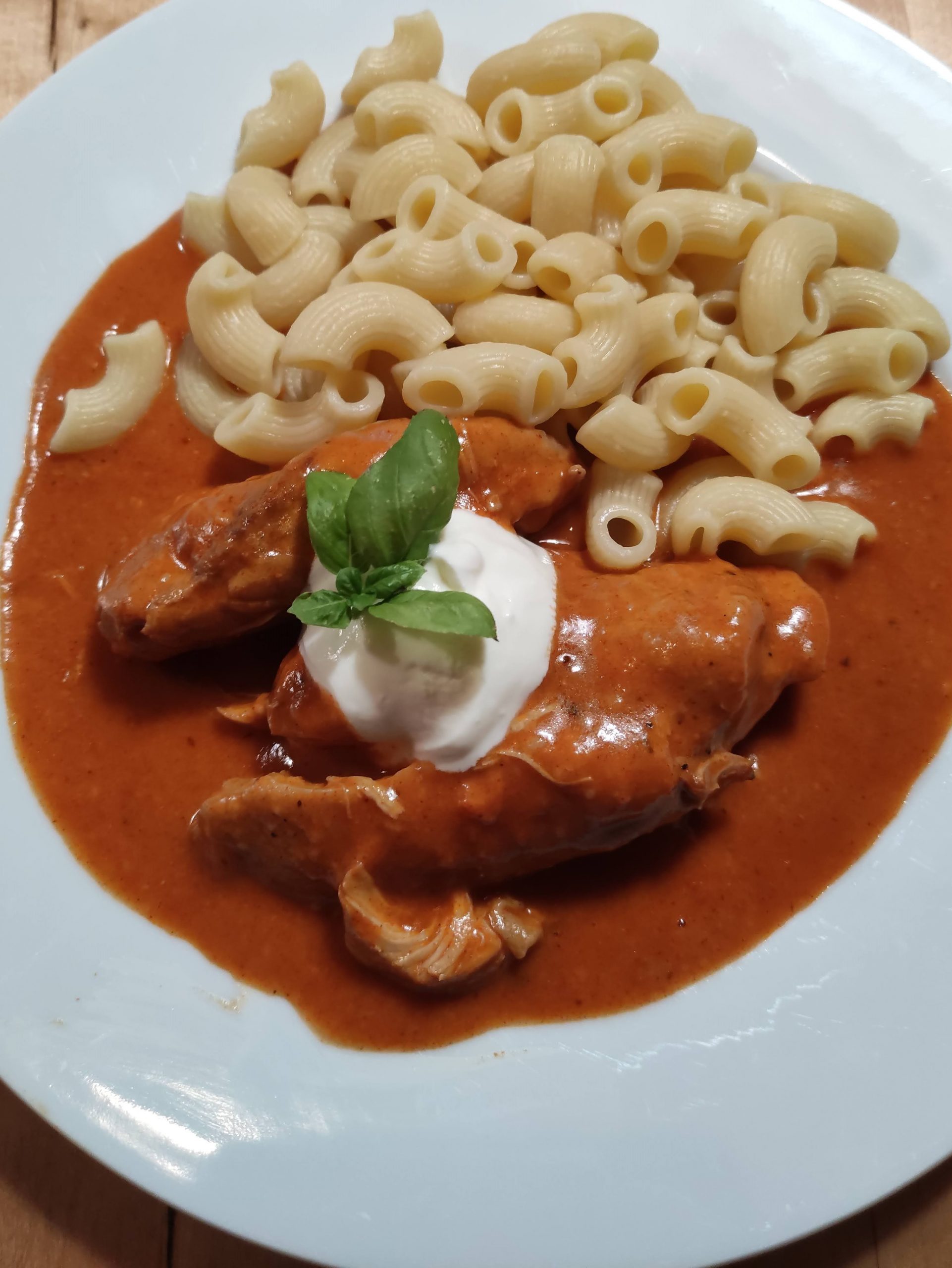Paprikahendl mit Nudeln
